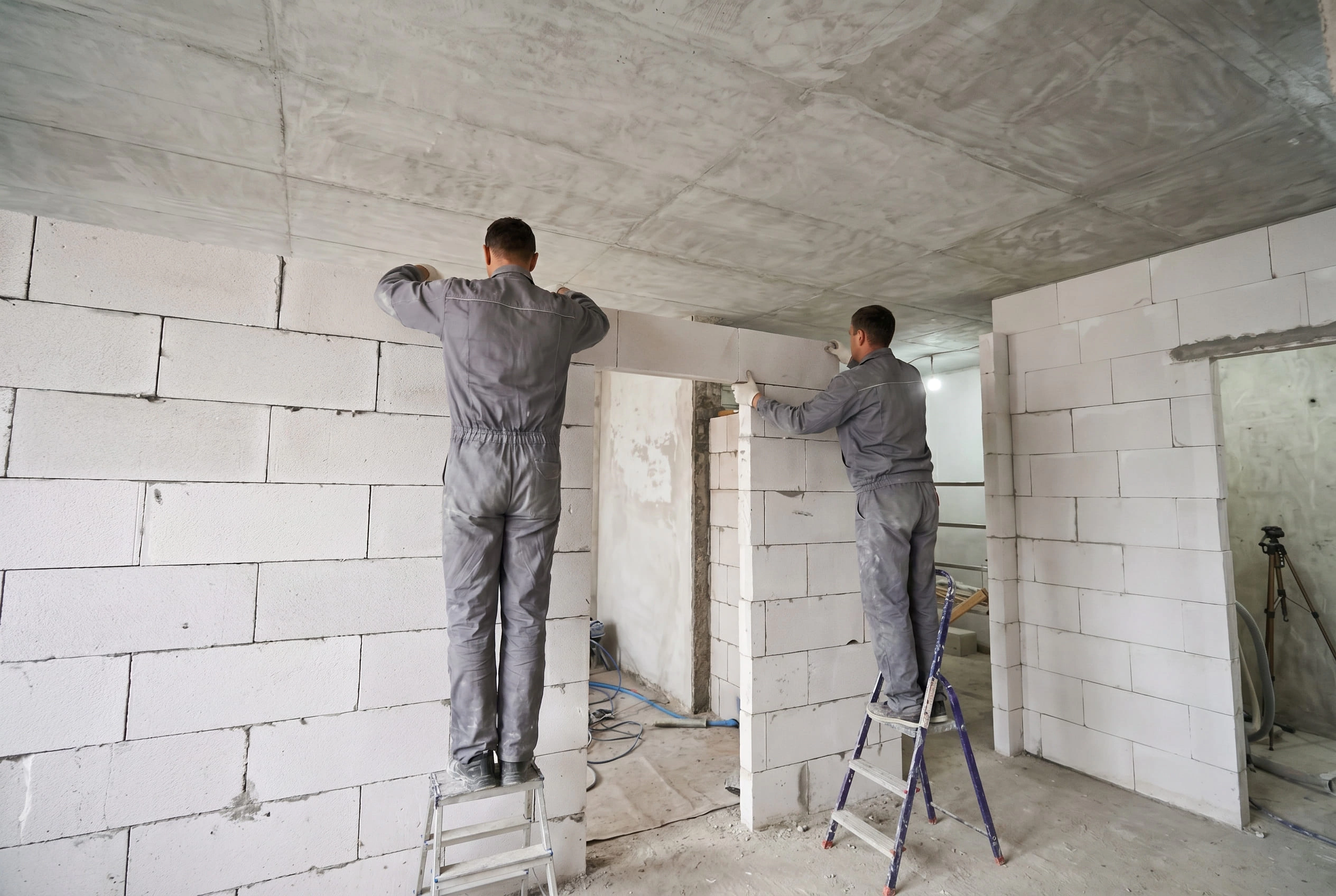 Шаг 8. Монтаж перемычки и финишных рядов